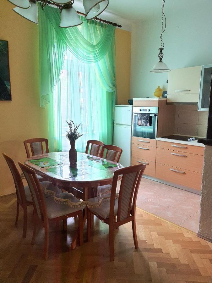 Family Apartment Center Opatija Bagian luar foto