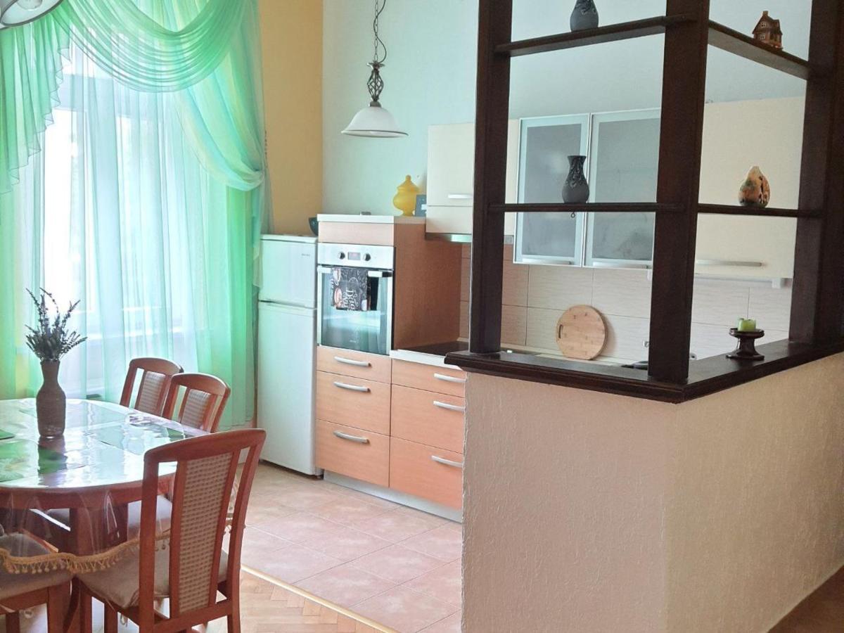 Family Apartment Center Opatija Bagian luar foto