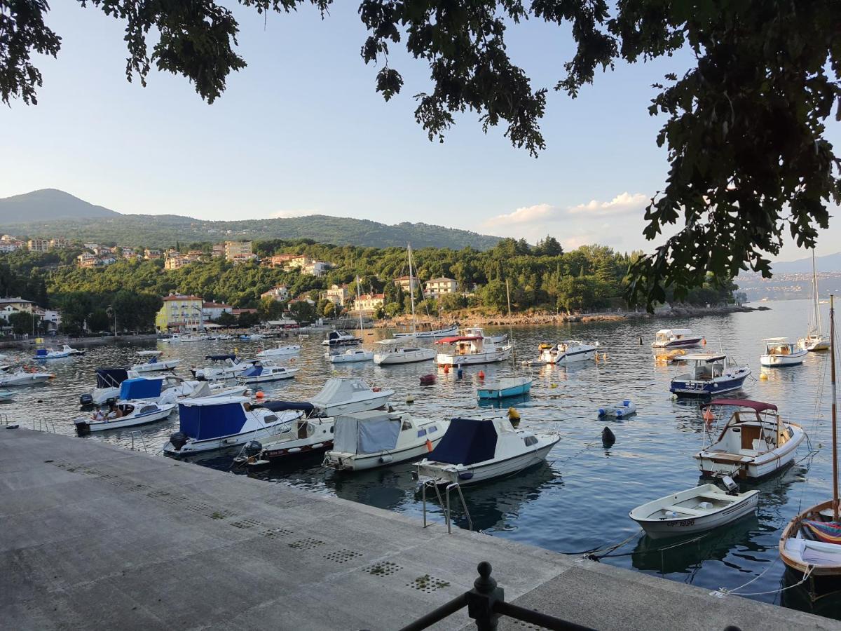 Family Apartment Center Opatija Bagian luar foto